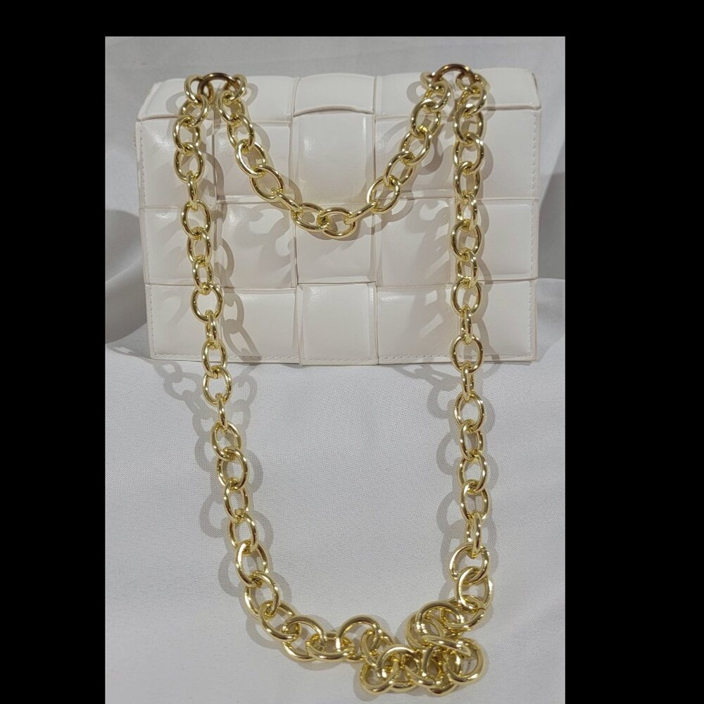 New Women's Fashion Quilt Bag Pu Leather with shoulder and wrist chain strap.